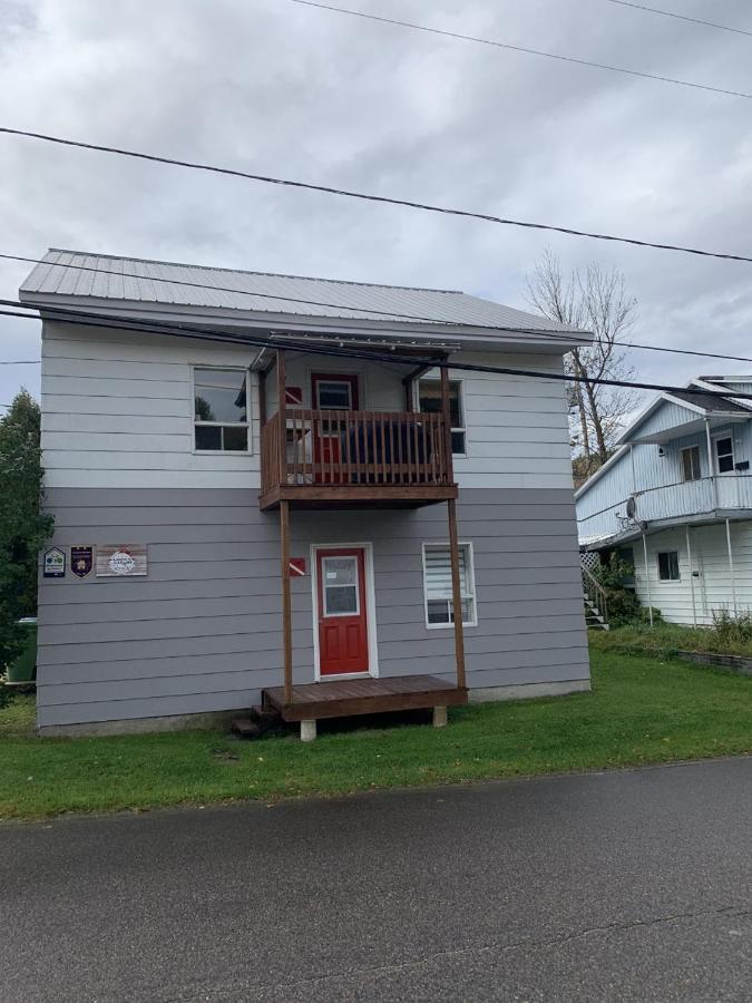 La Cabane Chez Jimmy Petit-Saguenay エクステリア 写真