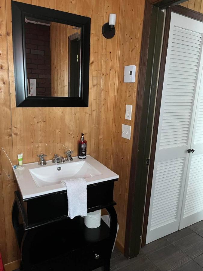 La Cabane Chez Jimmy Petit-Saguenay エクステリア 写真