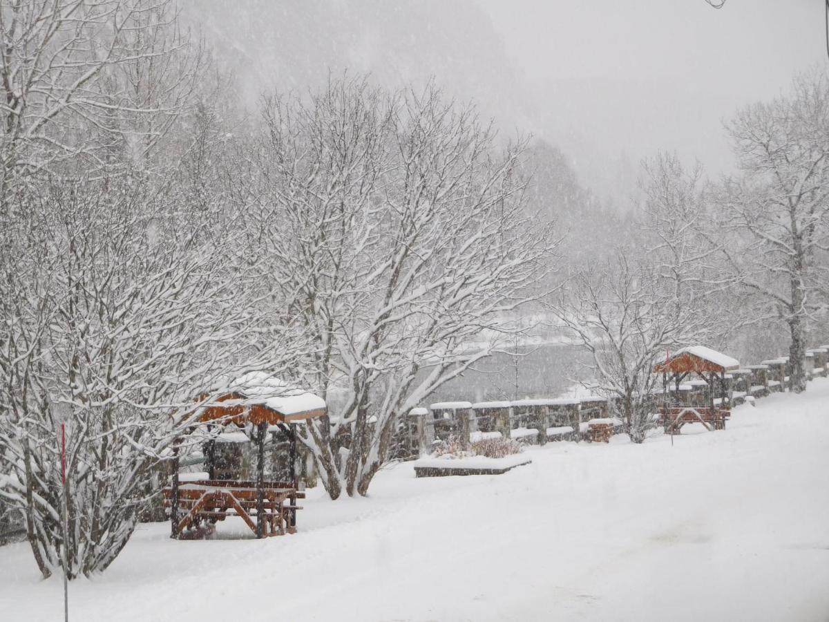 La Cabane Chez Jimmy Petit-Saguenay エクステリア 写真